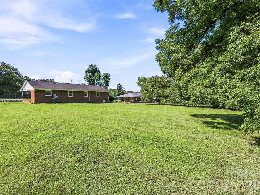 210 College Avenue, Shelby, NC 28150.  MLS# CAR4419722, YatesRealty ID 49856. 