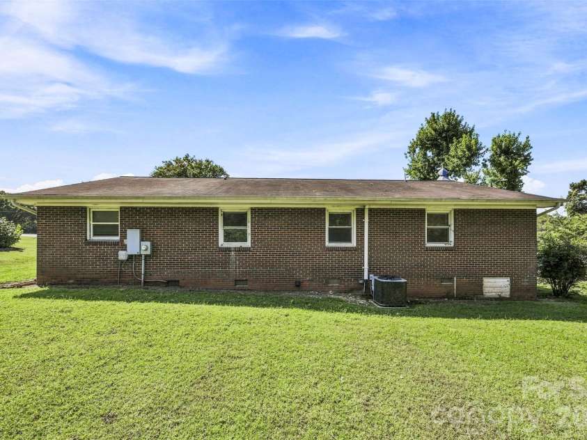 210 College Avenue, Shelby, NC 28150.  MLS# CAR4419722, YatesRealty ID 49856. 