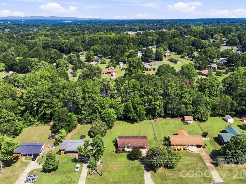 210 College Avenue, Shelby, NC 28150.  MLS# CAR4419722, YatesRealty ID 49856. 