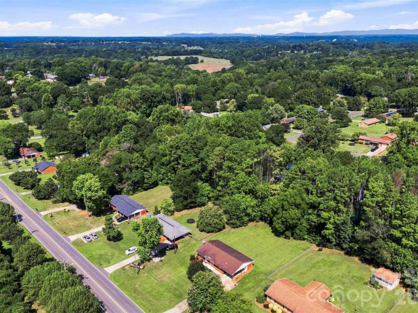 210 College Avenue, Shelby, NC 28150.  MLS# CAR4419722, YatesRealty ID 49856. 