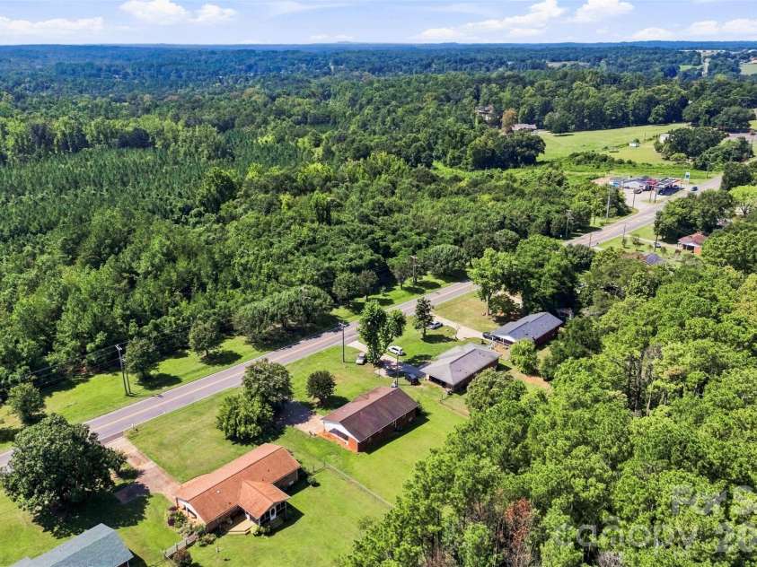 210 College Avenue, Shelby, NC 28150.  MLS# CAR4419722, YatesRealty ID 49856. 
