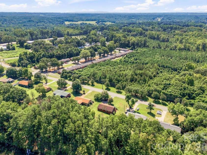 210 College Avenue, Shelby, NC 28150.  MLS# CAR4419722, YatesRealty ID 49856. 