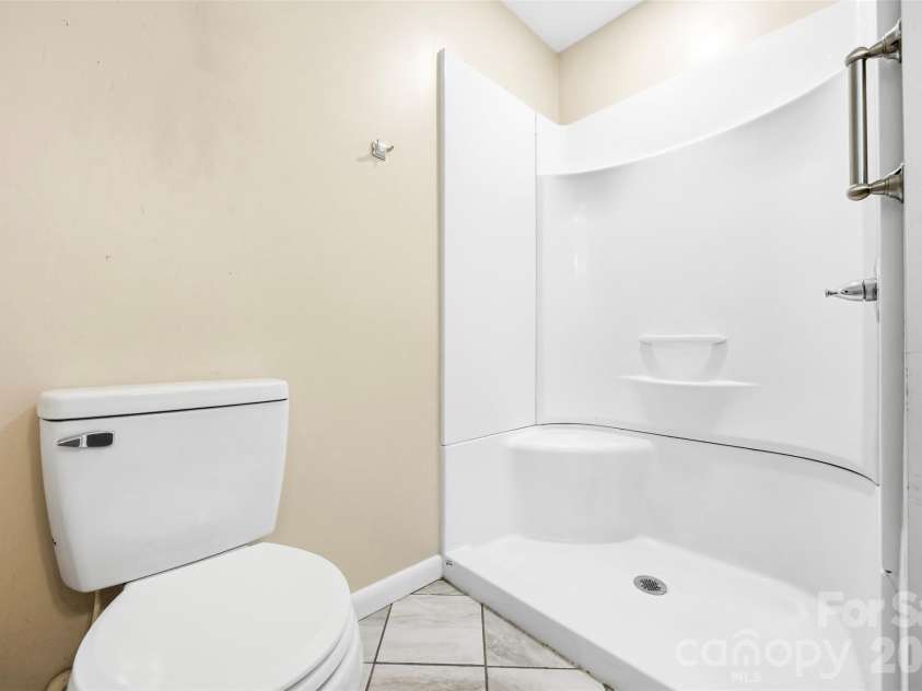 210 College Avenue, Shelby, NC 28150.  MLS# CAR4419722, YatesRealty ID 49856. Primary Bath