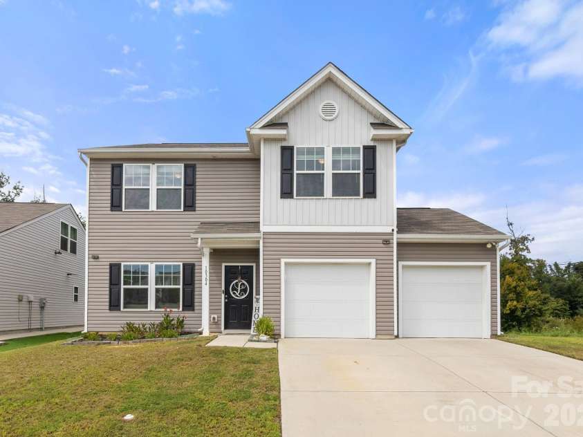 10304 Holly Park Drive, Charlotte, NC 28214.  MLS# CAR4422257, YatesRealty ID 49858. 