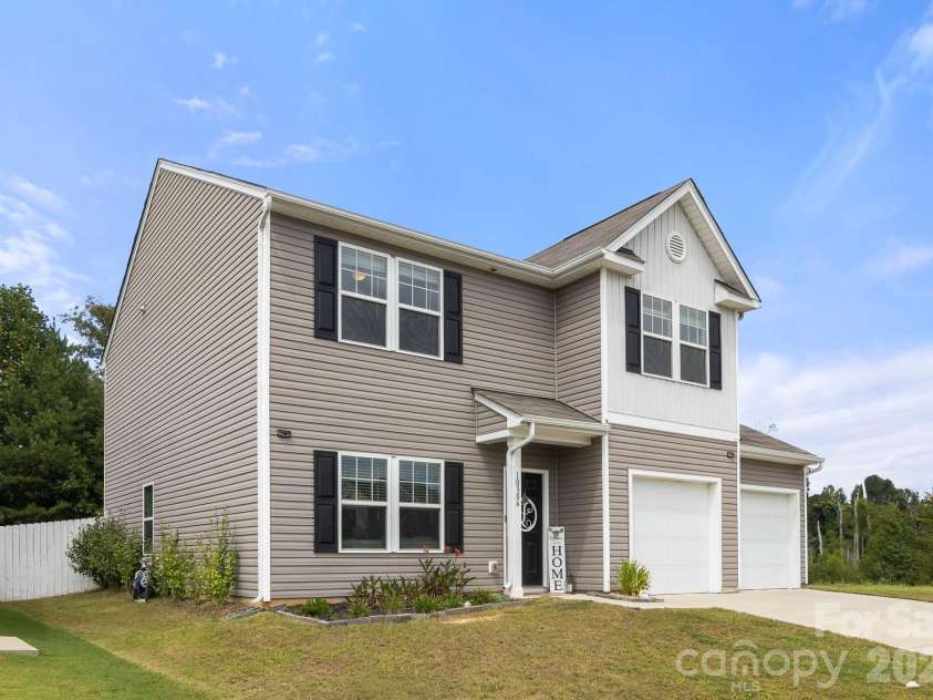 10304 Holly Park Drive, Charlotte, NC 28214.  MLS# CAR4422257, YatesRealty ID 49858. 