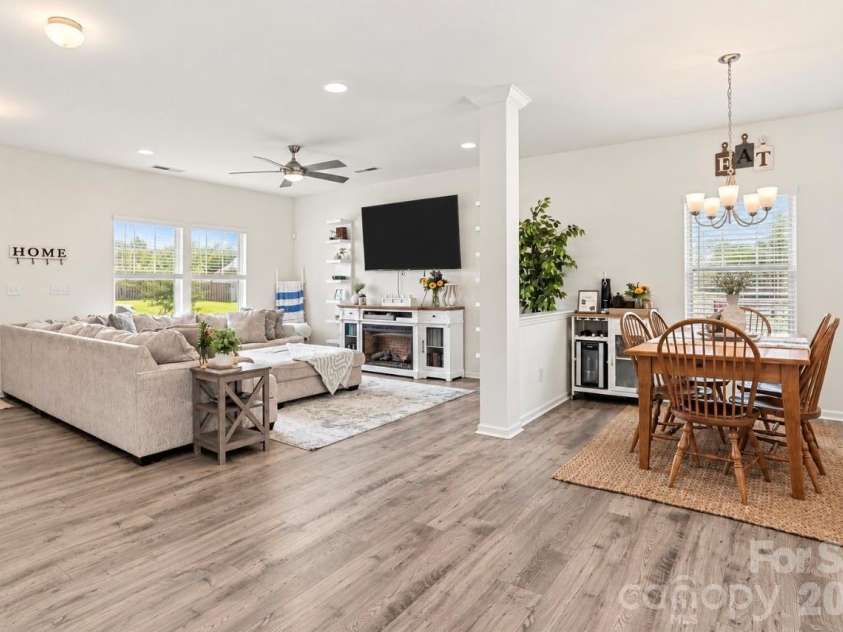 10304 Holly Park Drive, Charlotte, NC 28214.  MLS# CAR4422257, YatesRealty ID 49858. 
