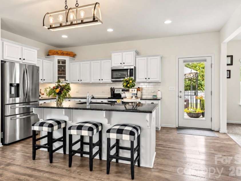 10304 Holly Park Drive, Charlotte, NC 28214.  MLS# CAR4422257, YatesRealty ID 49858. 
