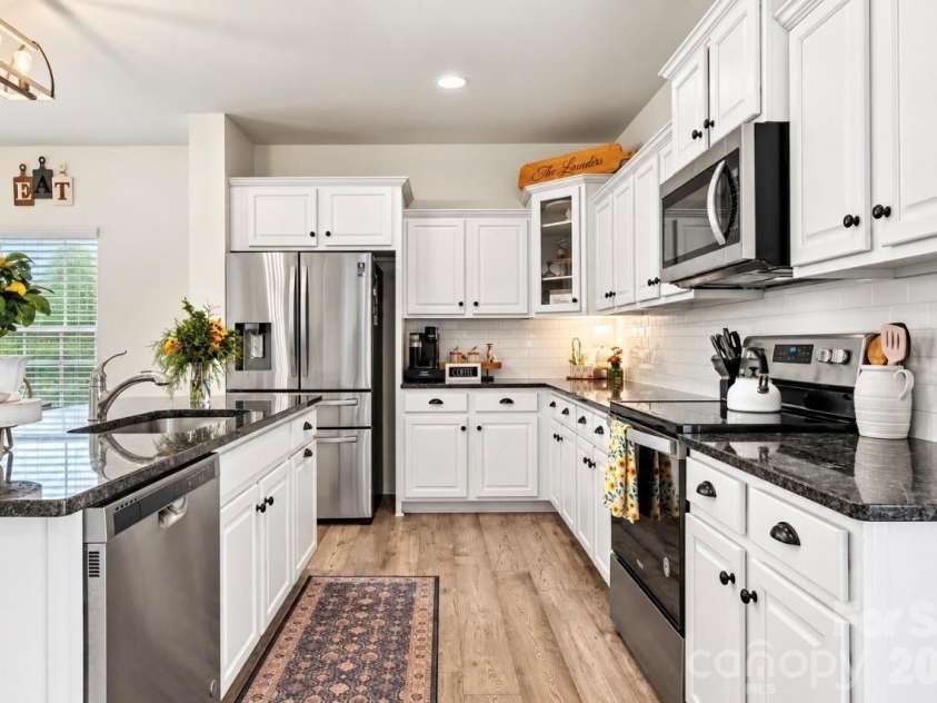 10304 Holly Park Drive, Charlotte, NC 28214.  MLS# CAR4422257, YatesRealty ID 49858. 