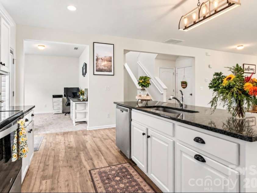10304 Holly Park Drive, Charlotte, NC 28214.  MLS# CAR4422257, YatesRealty ID 49858. 