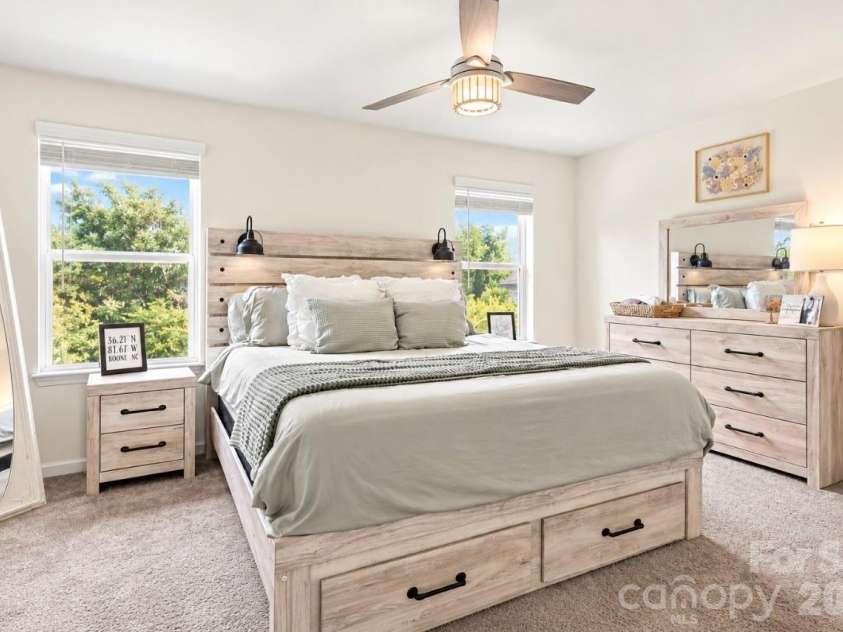 10304 Holly Park Drive, Charlotte, NC 28214.  MLS# CAR4422257, YatesRealty ID 49858. 