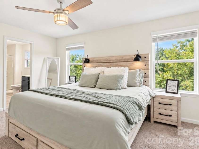 10304 Holly Park Drive, Charlotte, NC 28214.  MLS# CAR4422257, YatesRealty ID 49858. 