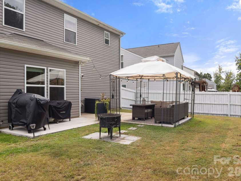10304 Holly Park Drive, Charlotte, NC 28214.  MLS# CAR4422257, YatesRealty ID 49858. 