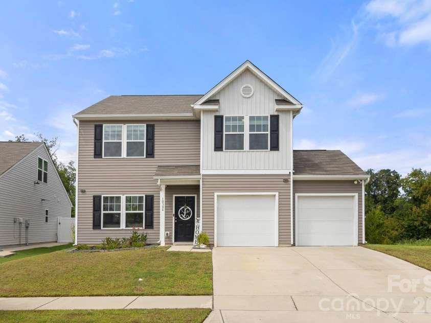 10304 Holly Park Drive, Charlotte, NC 28214.  MLS# CAR4422257, YatesRealty ID 49858. 