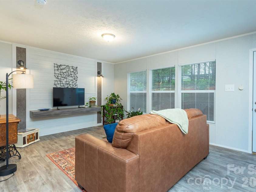 346 Tricycle Hill Lane, Tryon, NC 28782.  MLS# CAR4419540, YatesRealty ID 49859. 