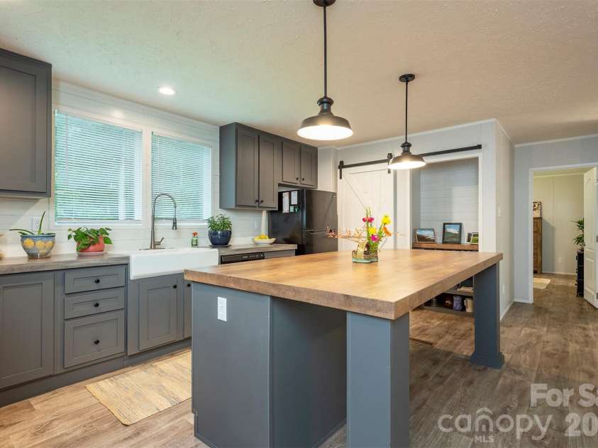 346 Tricycle Hill Lane, Tryon, NC 28782.  MLS# CAR4419540, YatesRealty ID 49859. 