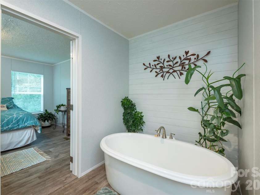 346 Tricycle Hill Lane, Tryon, NC 28782.  MLS# CAR4419540, YatesRealty ID 49859. Take a luxurious soak in this oversized tub