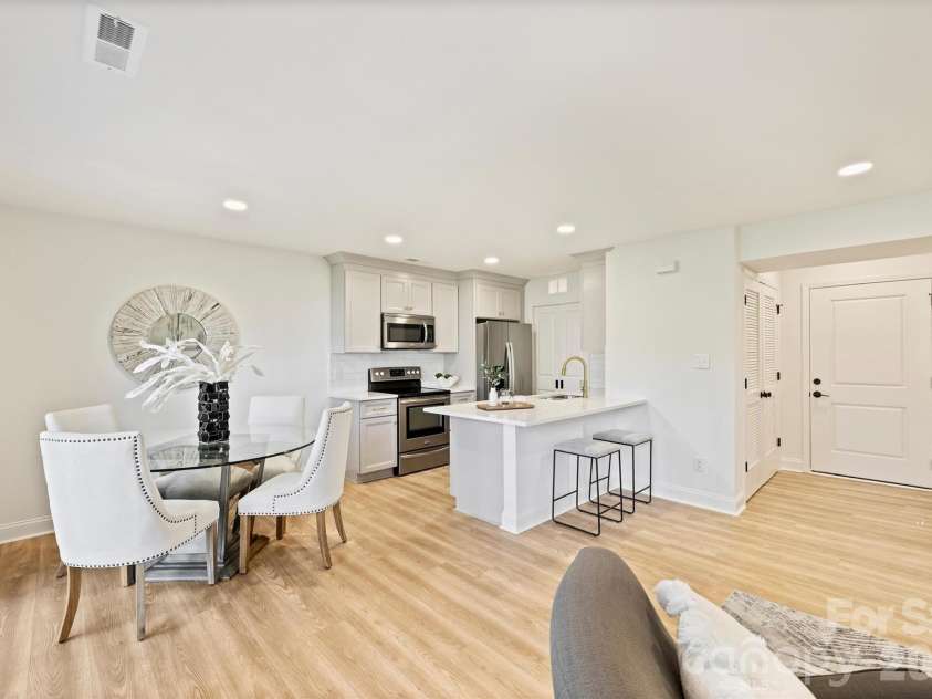 11141 Harrowfield Road, Charlotte, NC 28226.  MLS# CAR4359680, YatesRealty ID 4986. 