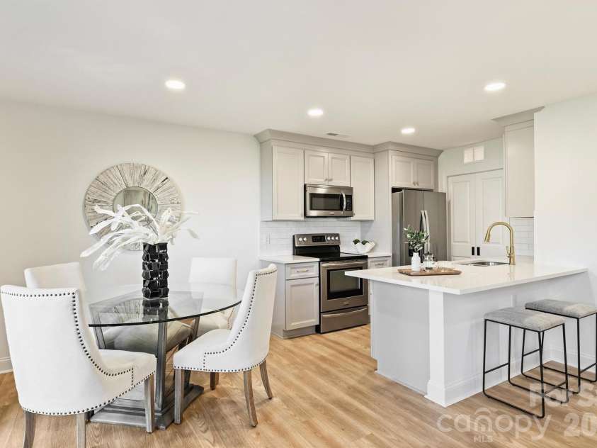 11141 Harrowfield Road, Charlotte, NC 28226.  MLS# CAR4359680, YatesRealty ID 4986. 
