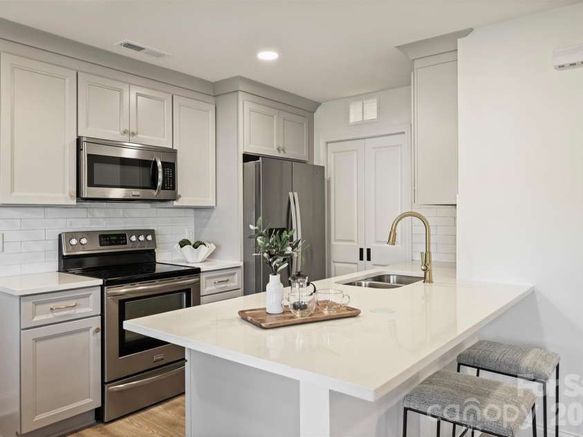 11141 Harrowfield Road, Charlotte, NC 28226.  MLS# CAR4359680, YatesRealty ID 4986. 