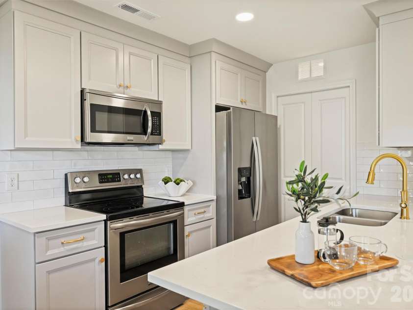 11141 Harrowfield Road, Charlotte, NC 28226.  MLS# CAR4359680, YatesRealty ID 4986. 