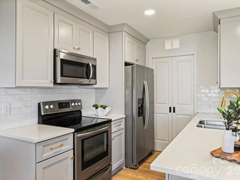 11141 Harrowfield Road, Charlotte, NC 28226.  MLS# CAR4359680, YatesRealty ID 4986. 