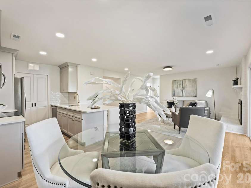 11141 Harrowfield Road, Charlotte, NC 28226.  MLS# CAR4359680, YatesRealty ID 4986. 