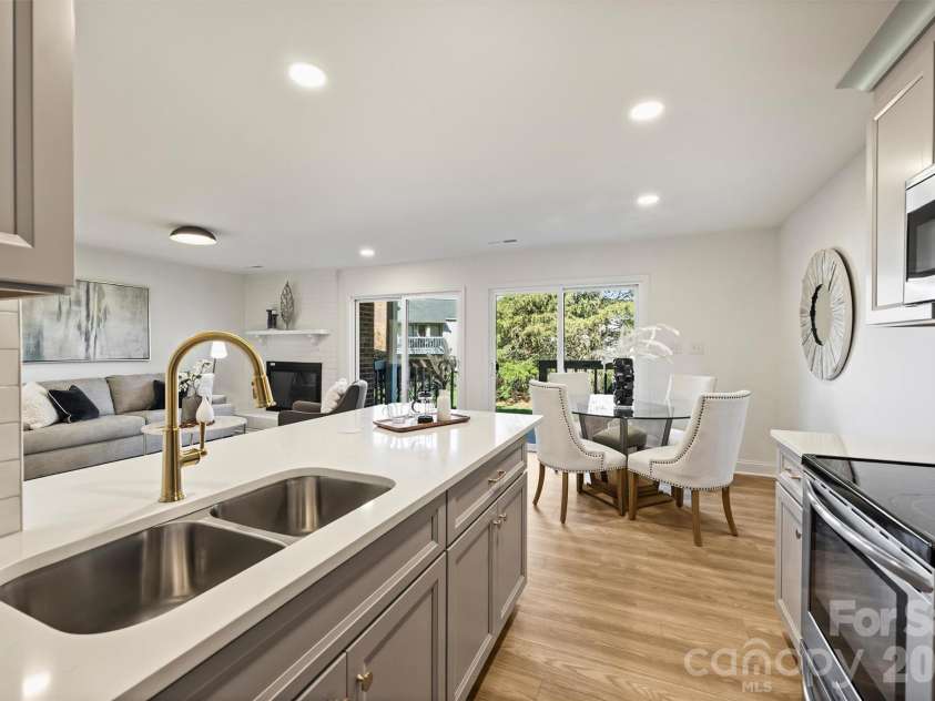 11141 Harrowfield Road, Charlotte, NC 28226.  MLS# CAR4359680, YatesRealty ID 4986. 