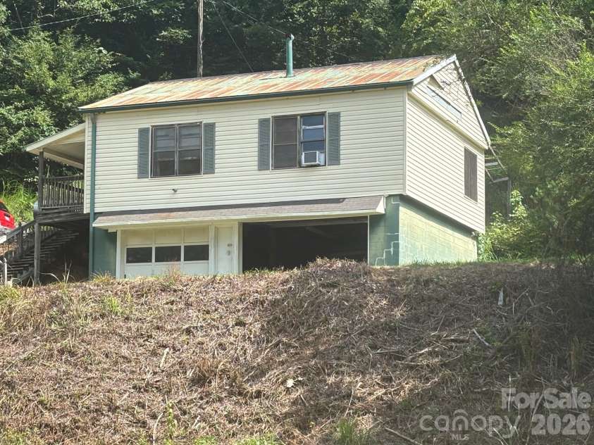 321 Bartlett Road, Weaverville, NC 28787.  MLS# CAR4419554, YatesRealty ID 49860. 
