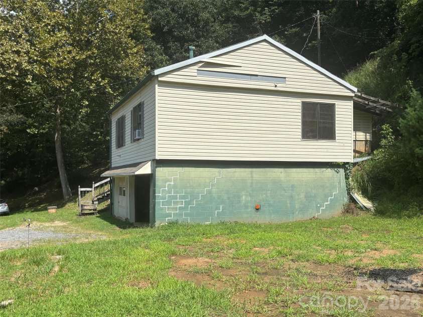 321 Bartlett Road, Weaverville, NC 28787.  MLS# CAR4419554, YatesRealty ID 49860. 