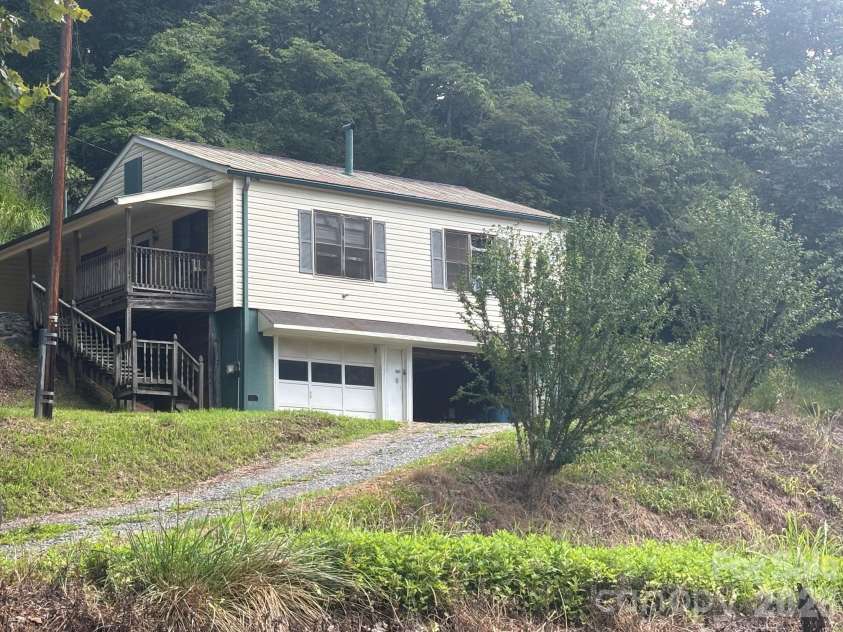321 Bartlett Road, Weaverville, NC 28787.  MLS# CAR4419554, YatesRealty ID 49860. 