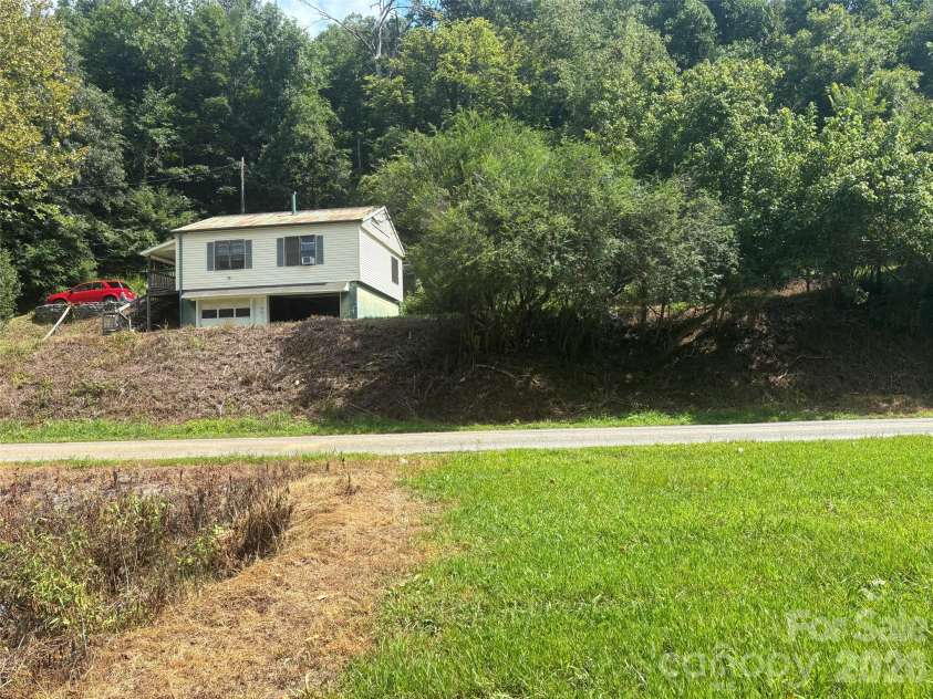 321 Bartlett Road, Weaverville, NC 28787.  MLS# CAR4419554, YatesRealty ID 49860. 