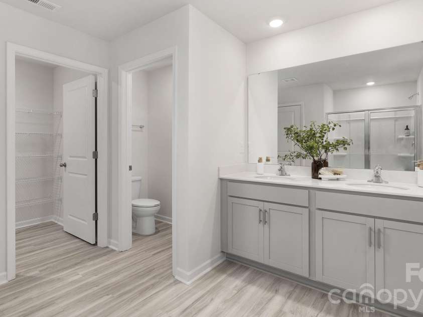 911 Naughton Street, Chester, SC 29706.  MLS# CAR4423269, YatesRealty ID 49861. 