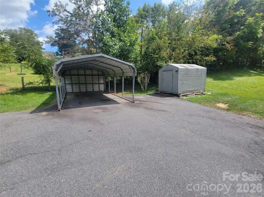 204 Kudzu Loop, Waynesville, NC 28786.  MLS# CAR4422736, YatesRealty ID 49863. 