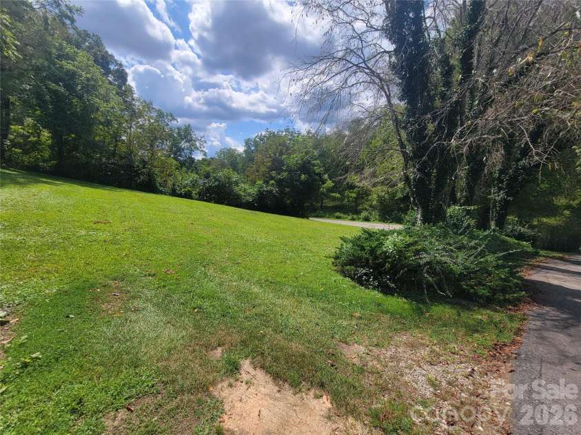 204 Kudzu Loop, Waynesville, NC 28786.  MLS# CAR4422736, YatesRealty ID 49863. 