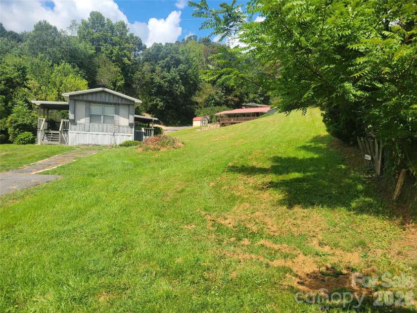 204 Kudzu Loop, Waynesville, NC 28786.  MLS# CAR4422736, YatesRealty ID 49863. 