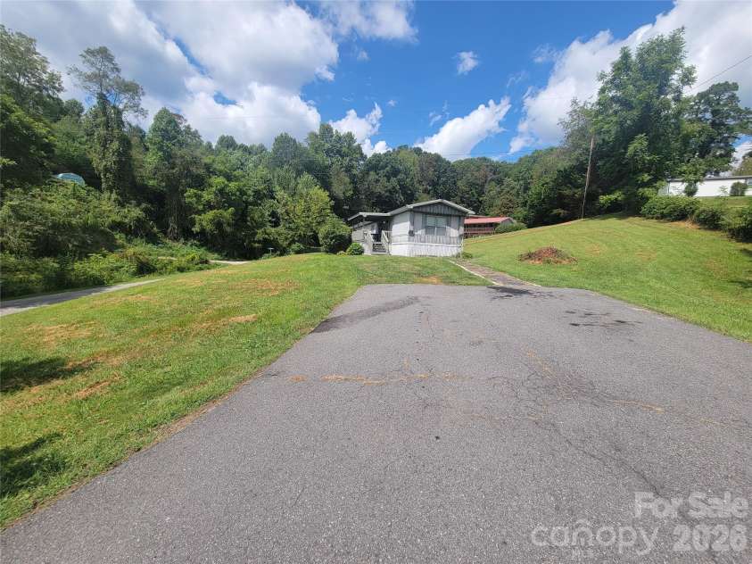 204 Kudzu Loop, Waynesville, NC 28786.  MLS# CAR4422736, YatesRealty ID 49863. 