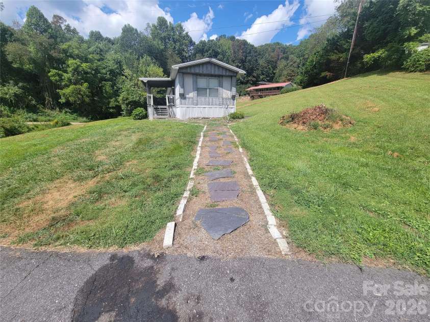 204 Kudzu Loop, Waynesville, NC 28786.  MLS# CAR4422736, YatesRealty ID 49863. 