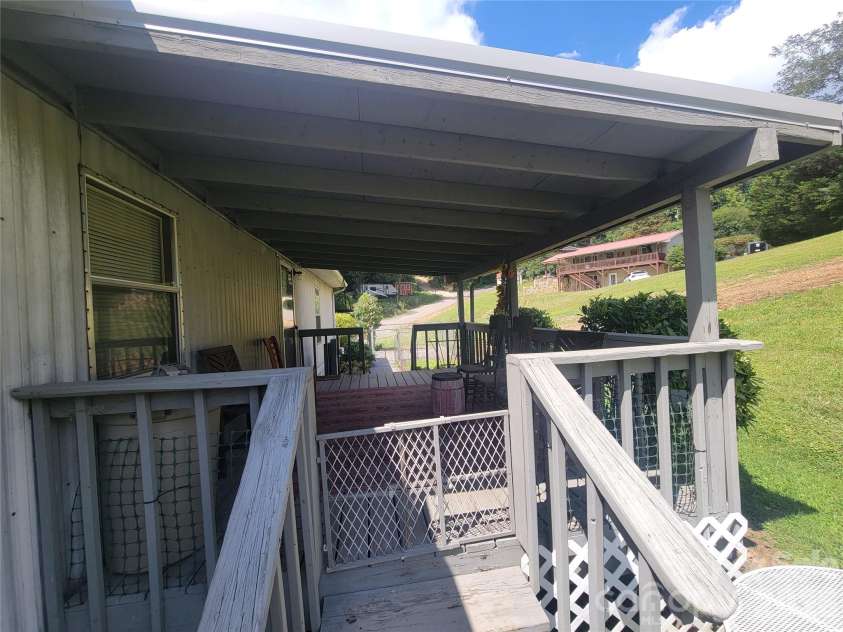 204 Kudzu Loop, Waynesville, NC 28786.  MLS# CAR4422736, YatesRealty ID 49863. 