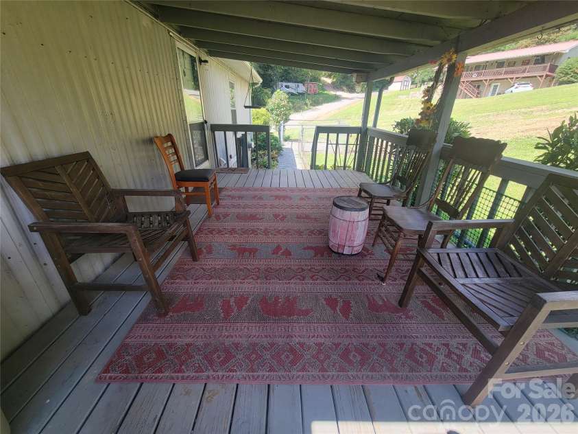 204 Kudzu Loop, Waynesville, NC 28786.  MLS# CAR4422736, YatesRealty ID 49863. 