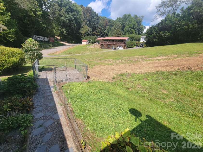 204 Kudzu Loop, Waynesville, NC 28786.  MLS# CAR4422736, YatesRealty ID 49863. 