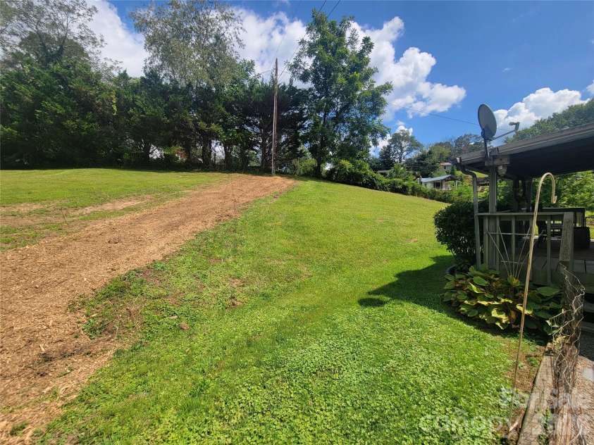 204 Kudzu Loop, Waynesville, NC 28786.  MLS# CAR4422736, YatesRealty ID 49863. 