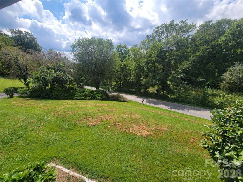 204 Kudzu Loop, Waynesville, NC 28786.  MLS# CAR4422736, YatesRealty ID 49863. 