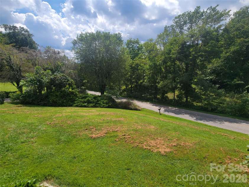 204 Kudzu Loop, Waynesville, NC 28786.  MLS# CAR4422736, YatesRealty ID 49863. 