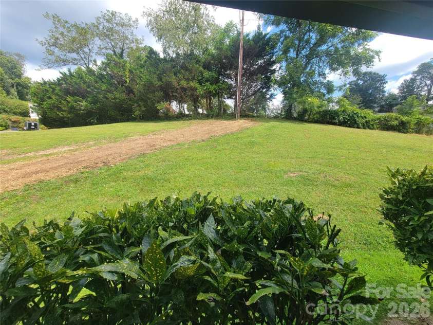 204 Kudzu Loop, Waynesville, NC 28786.  MLS# CAR4422736, YatesRealty ID 49863. 