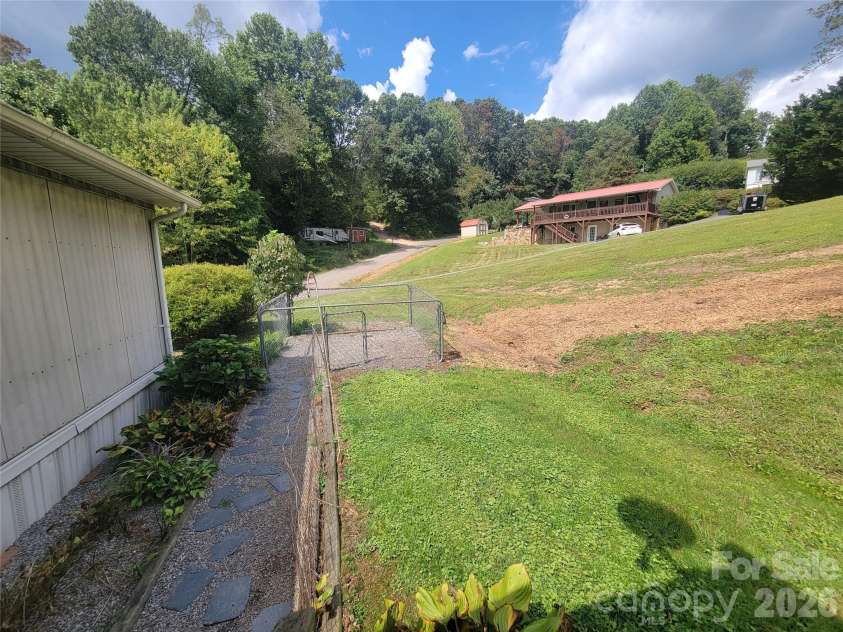 204 Kudzu Loop, Waynesville, NC 28786.  MLS# CAR4422736, YatesRealty ID 49863. 
