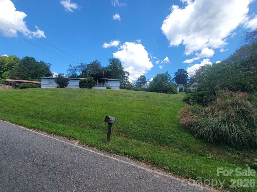204 Kudzu Loop, Waynesville, NC 28786.  MLS# CAR4422736, YatesRealty ID 49863. 