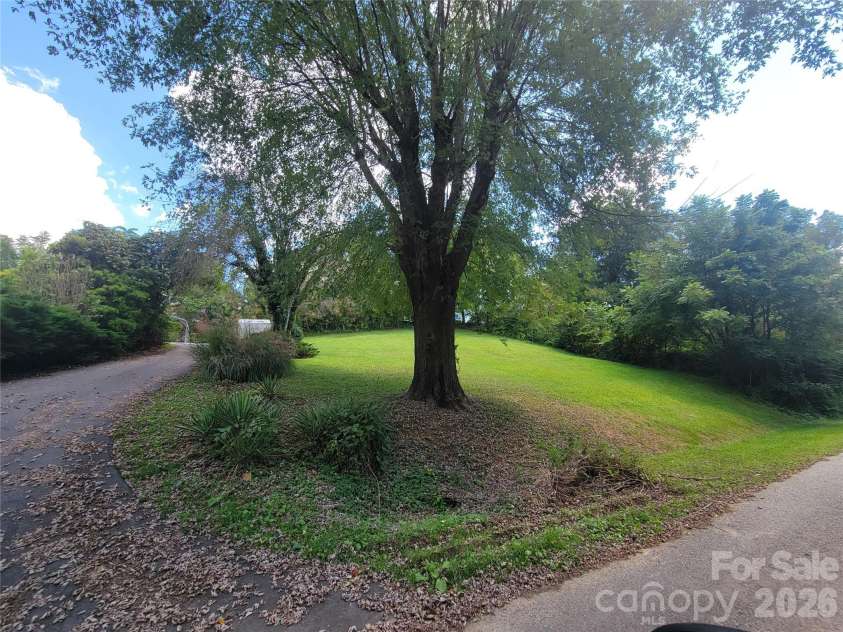 204 Kudzu Loop, Waynesville, NC 28786.  MLS# CAR4422736, YatesRealty ID 49863. 