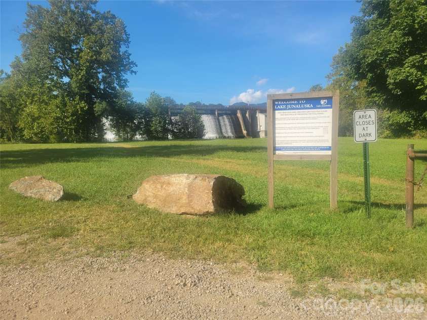 204 Kudzu Loop, Waynesville, NC 28786.  MLS# CAR4422736, YatesRealty ID 49863. 