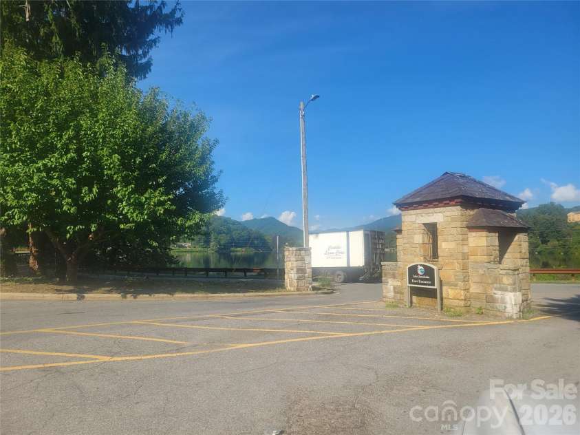 204 Kudzu Loop, Waynesville, NC 28786.  MLS# CAR4422736, YatesRealty ID 49863. 