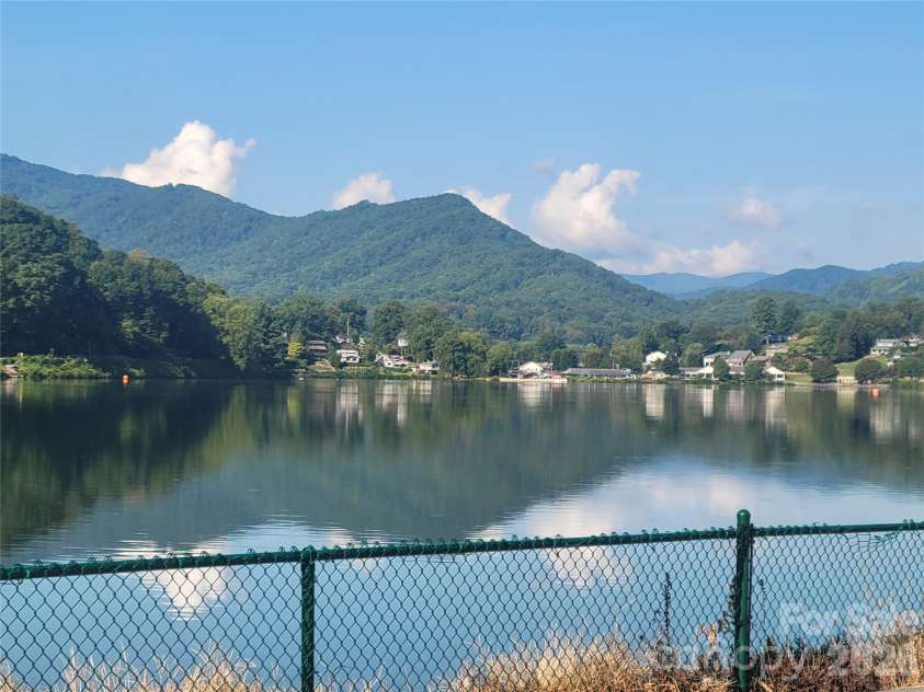 204 Kudzu Loop, Waynesville, NC 28786.  MLS# CAR4422736, YatesRealty ID 49863. 